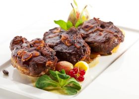 طريقة عمل لحم بعصير العنب والخضار