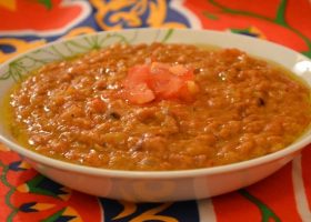 طريقة عمل فول بالصلصة والثوم