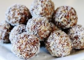 طريقة عمل كرات البراونيز بالتمر