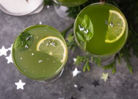 طريقة عمل عصير الليمون بالريحان