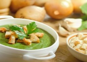 طريقة عمل شوربة كريمة السبانخ و الشوفان