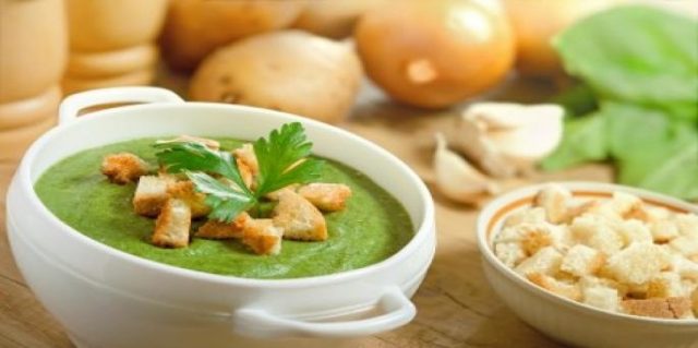طريقة عمل شوربة كريمة السبانخ و الشوفان