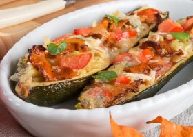 طريقة عمل كوسة بحشو السجق والجبن