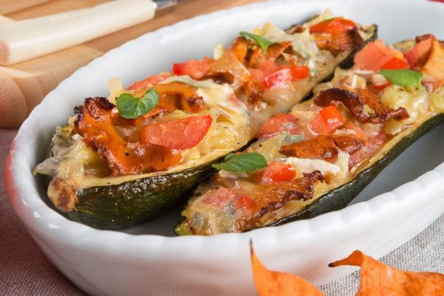 طريقة عمل كوسة بحشو السجق والجبن