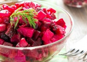 طريقة عمل سلطة البطاطس بالبنجر