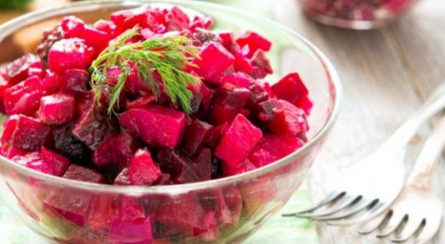 طريقة عمل سلطة البطاطس بالبنجر