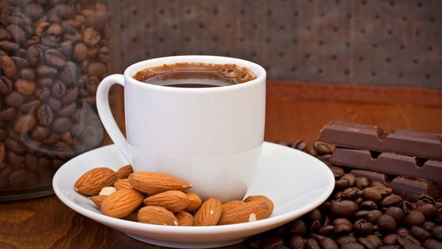 طريقة عمل قهوة اللوز