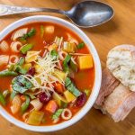 طريقة عمل شوربة المكرونة بالخضار