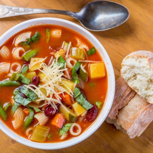 طريقة عمل شوربة المكرونة بالخضار