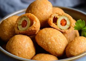 طريقة عمل كرات الجبن بالزيتون