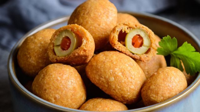 طريقة عمل كرات الجبن بالزيتون