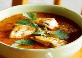 طريقة عمل شوربة السمك بالزيتون المفروم