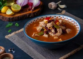 طريقة عمل شوربة الدجاج بالفاصوليا الحمراء