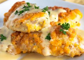 طريقة عمل ستربس الدجاج مع صوص الجبن