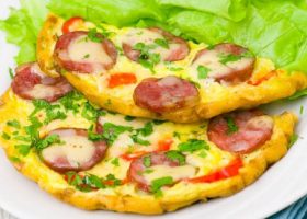 طريقة عمل البيض بالبيبروني