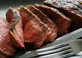 طريقة عمل عرق اللحم المشوي مع صوص الزبدة