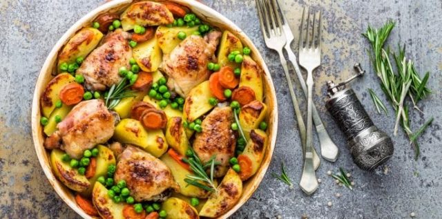 طريقة عمل صينية صدور الدجاج بالخضار