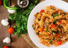 طريقة عمل سلطة المكرونة بالمشروم