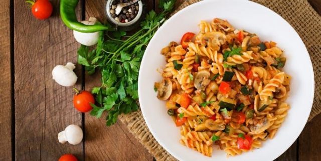 طريقة عمل سلطة المكرونة بالمشروم