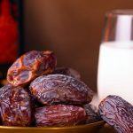 طريقة عمل عصير بلح بالحليب
