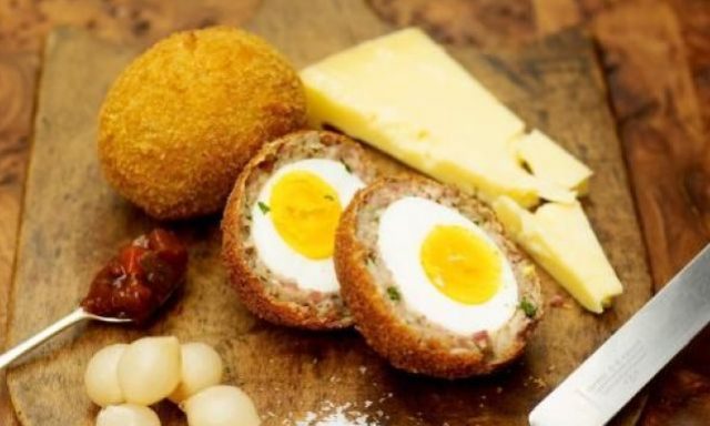 طريقة عمل طعمية محشية بالبيض المسلوق