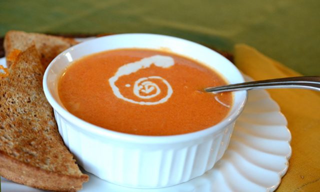 طريقة عمل شوربة الطماطم بالكريمة