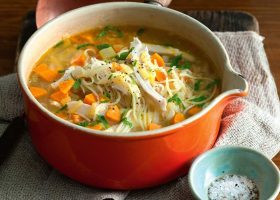 طريقة عمل شوربة النودلز