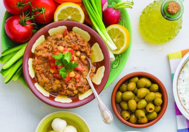 طريقة عمل فول بالخلطة اللبنانية