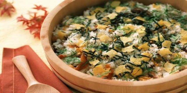 طريقة عمل الأرز بالسلمون المدخن