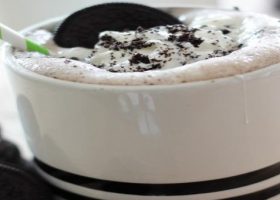 طريقة عمل الشكولاتة الساخنة بالأوريو والمارشميلو