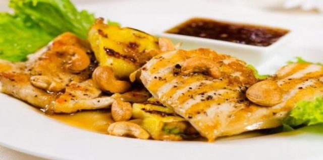 طريقة عمل الدجاج المشوي مع الأناناس