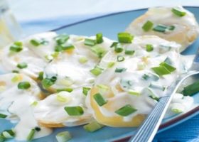 طريقة عمل سلطة البطاطس بصوص الرانش