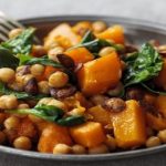 طريقة عمل سلطة الحمص بالمانجو