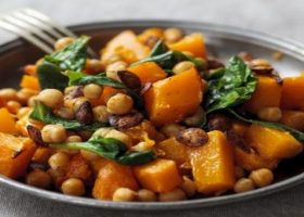 طريقة عمل سلطة الحمص بالمانجو