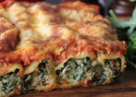 طريقة عمل كانيلوني بالجبن الفيتا والسبانخ