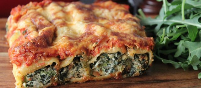 طريقة عمل كانيلوني بالجبن الفيتا والسبانخ