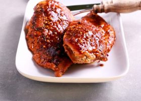 طريقة عمل شرائح الدجاج مع صوص الباربيكيو