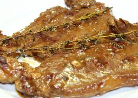 طريقة عمل شرائح اللحم بصوص البصل