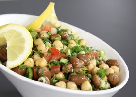 طريقة عمل الفول بالحمص