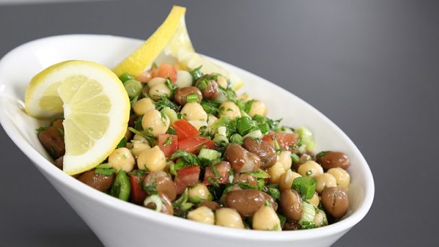 طريقة عمل الفول بالحمص