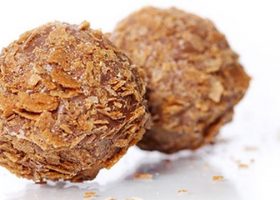 طريقة عمل كرات الكورن فليكس بزبدة الفول السوداني