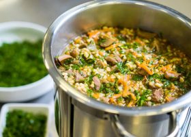 طريقة عمل شوربة اللحم والشعير