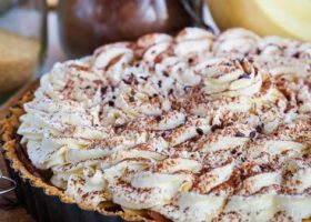 طريقة عمل صينية الكوكيز بالموز وزبدة الفول السوداني