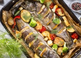 طريقة عمل صينية السمك البوري بالبطاطس