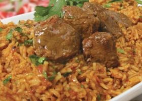 طريقة عمل أرز باللحم والخضار في قدر واحدة