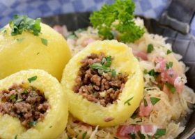 طريقة عمل كرات البطاطس البيوريه باللحم المفروم