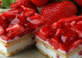 طريقة عمل ليزي كيك الفراولة