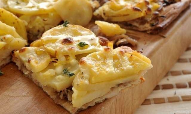 طريقة عمل صينية البطاطس والدجاج بالبشاميل