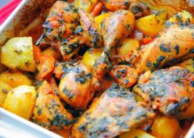 طريقة عمل صينية الدجاج بالبطاطس والجزر