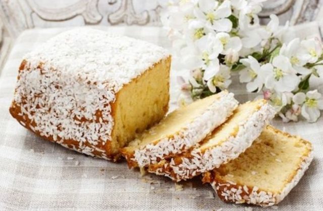 طريقة عمل كيك الزبادي بجوز الهند